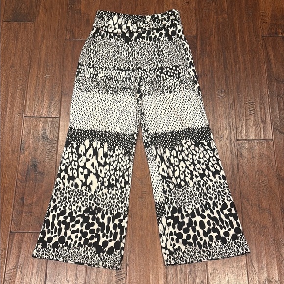 Small ROBERT LOUIS Chic Black and White Patterned Pants - Picture 11 of 11